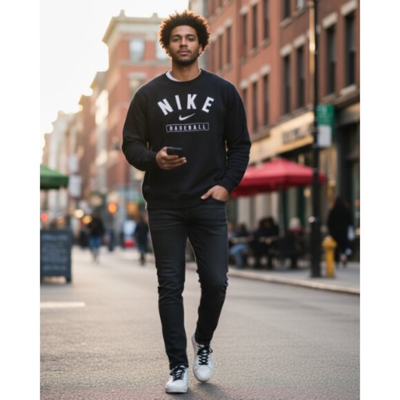 Nike Men's Black Crewneck Sweater - Picture 1 of 7